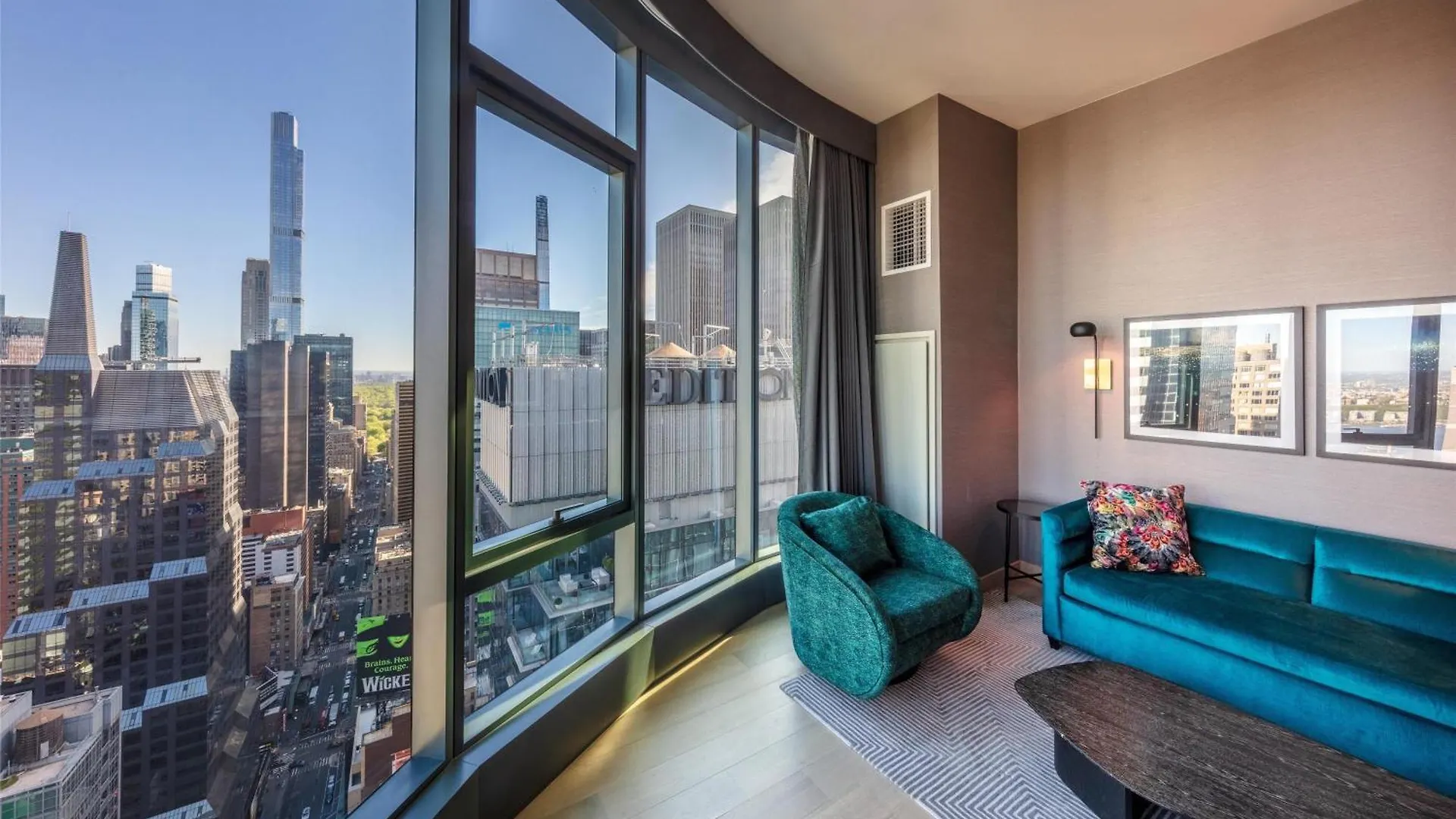 Tempo By Hilton New York Times Square Otel 4*,