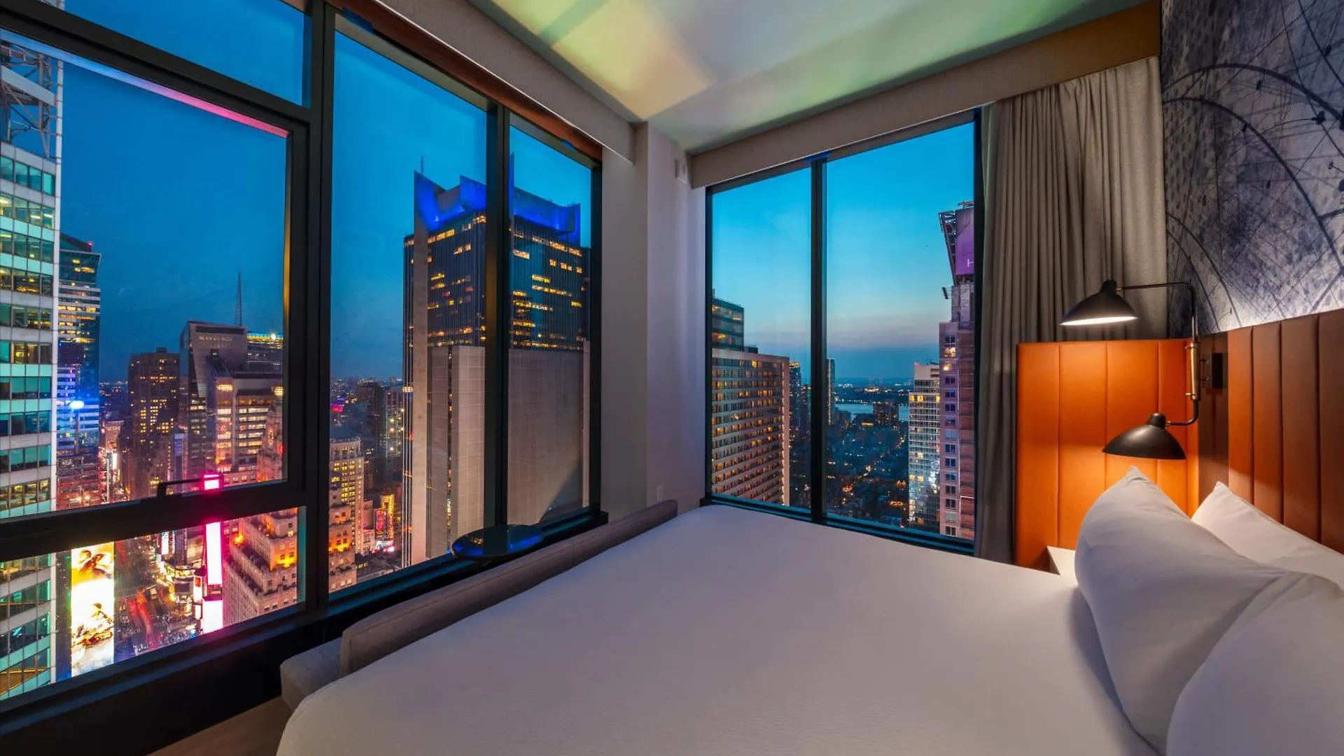 Tempo By Hilton New York Times Square Hotel 4*,