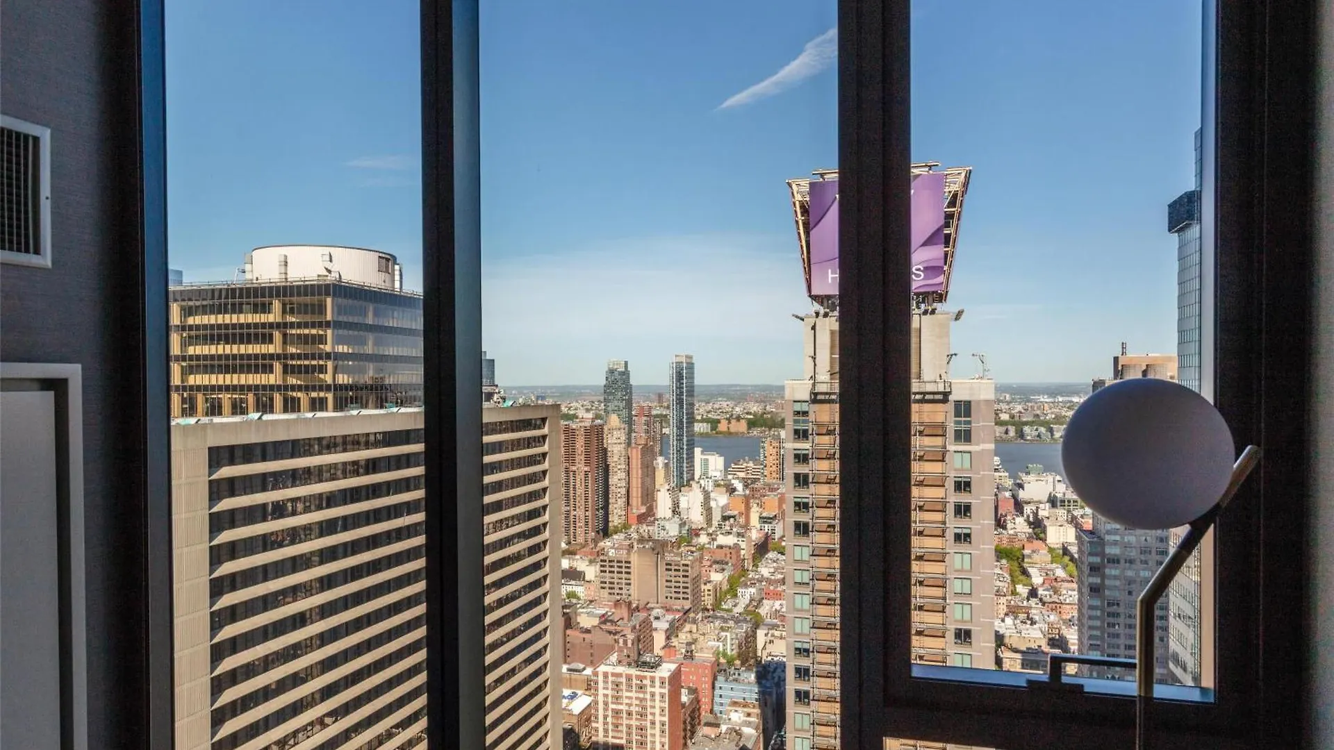 Tempo By Hilton New York Times Square Hotel 4*,