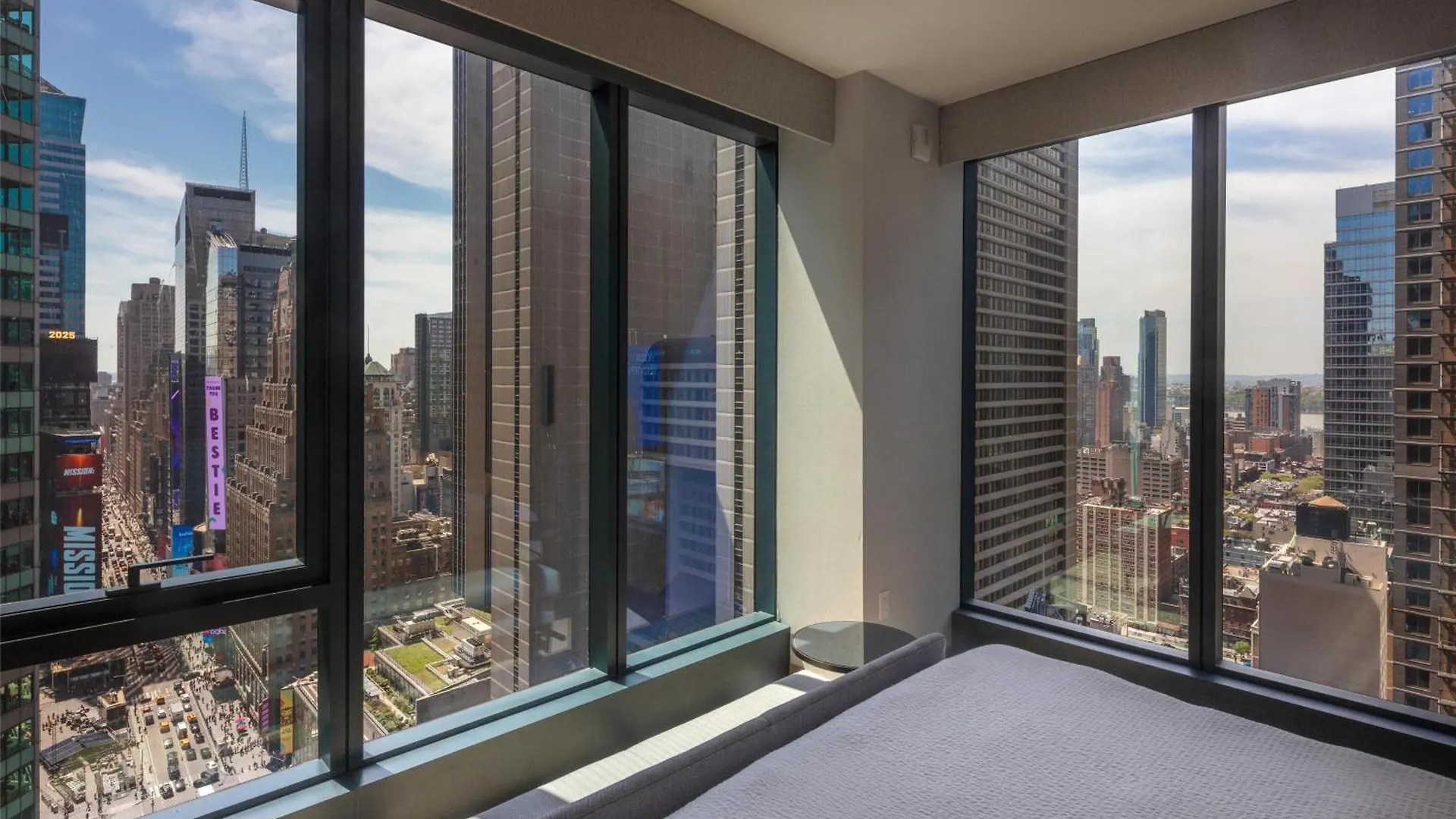 Tempo By Hilton New York Times Square Hotel