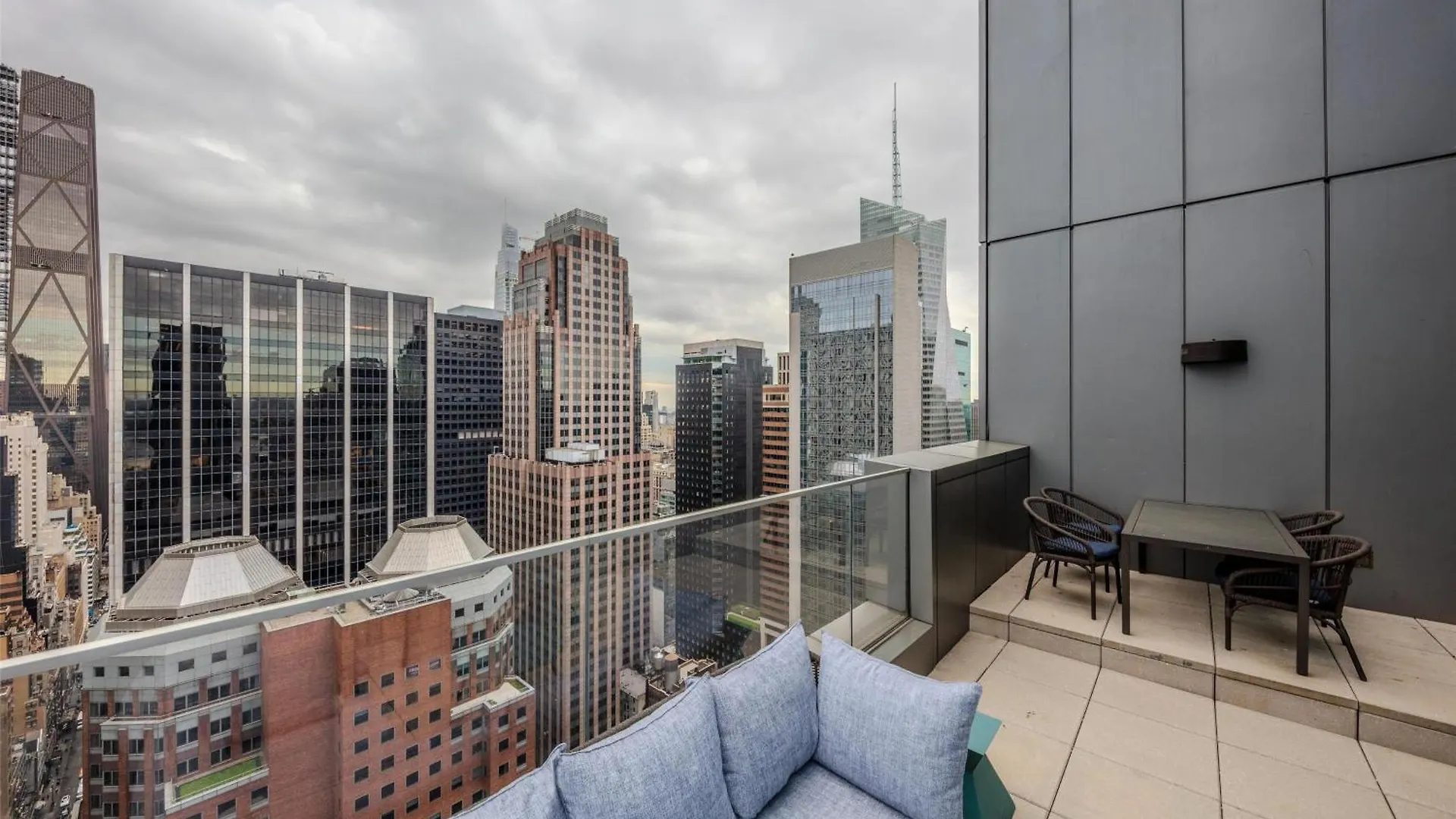 Tempo By Hilton New York Times Square Hotel